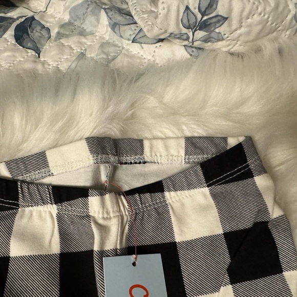 Cat & Jack Black and White Plaid Leggings Size 3T, NWT - Picture 4 of 6